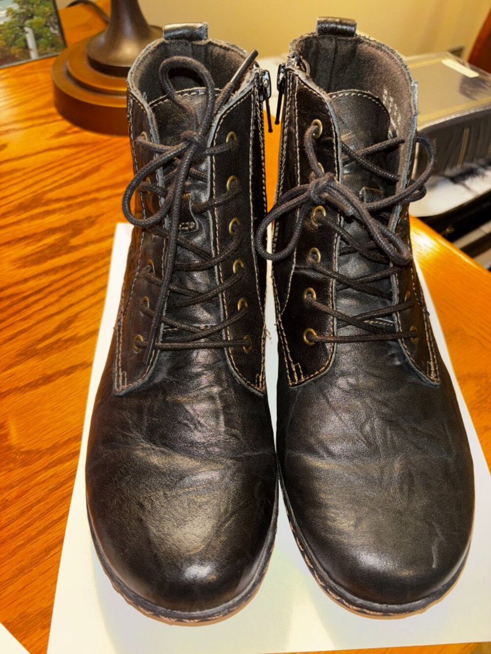 Clarks ladies black boots - Size 8M - Exc Cond!  Leather